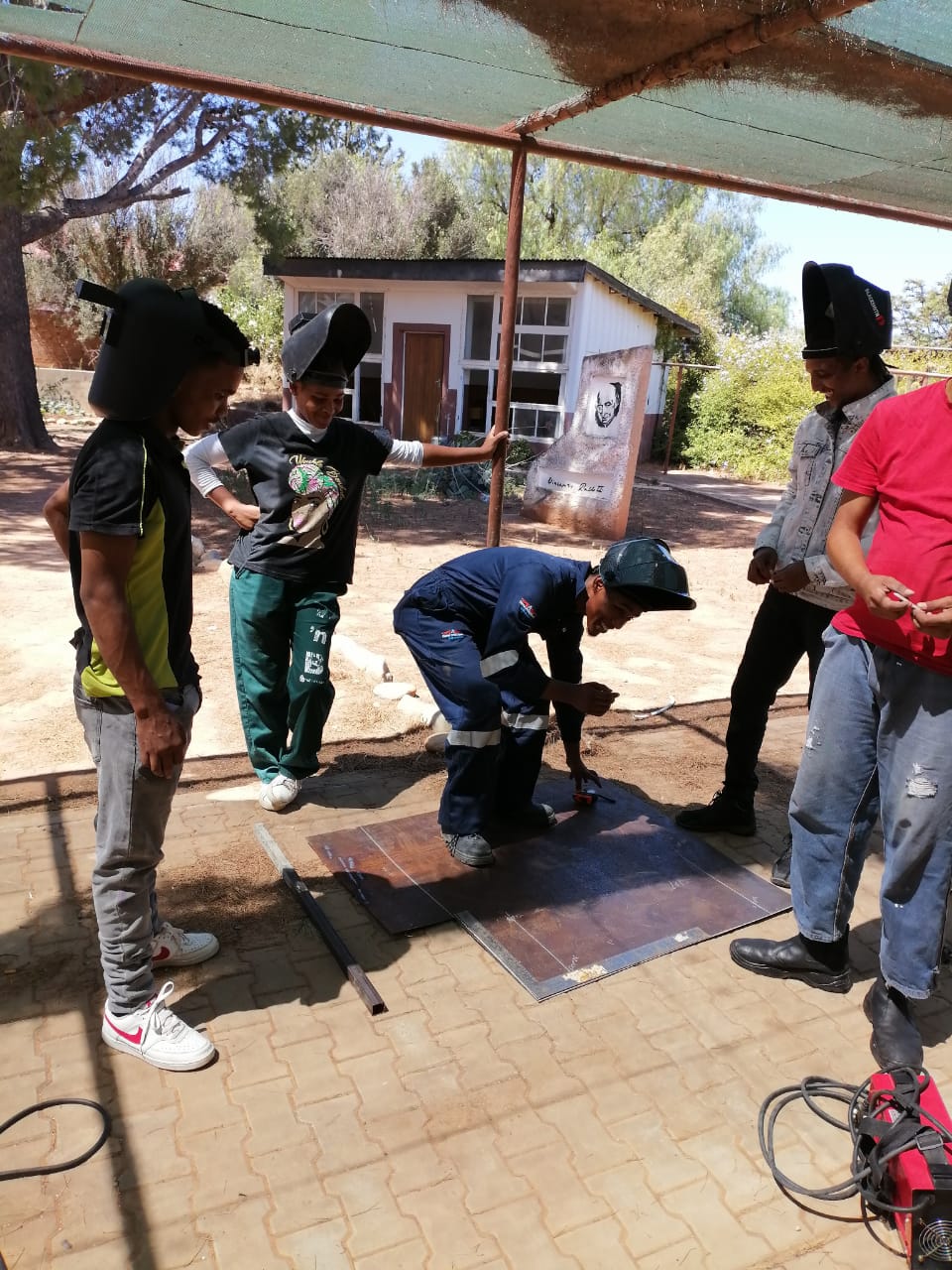 Welding skills training for students in Dysselsdorp